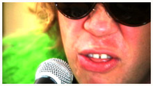 Rick Lover eläytyy (copyright YLE/videokuvaa)
